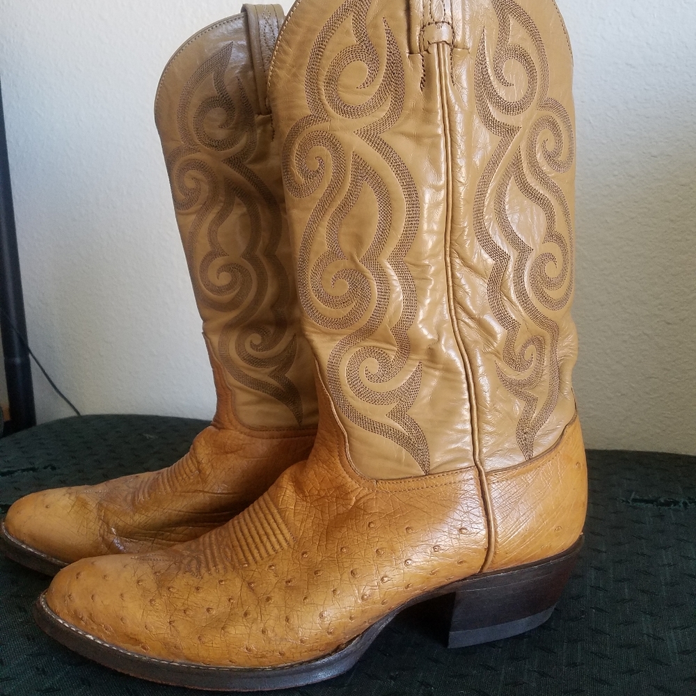 Tony Lama, Ostrich skin  Tan size 10.5D